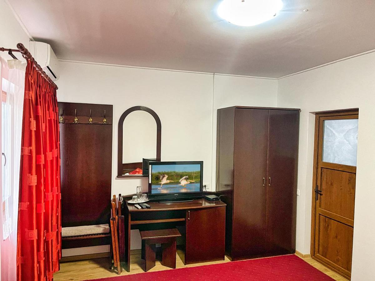 Pensiunea Crisan Buitenkant foto